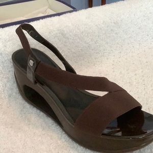 Calvin Klein brown Yumi stretch elastic/patent wedge size 9M